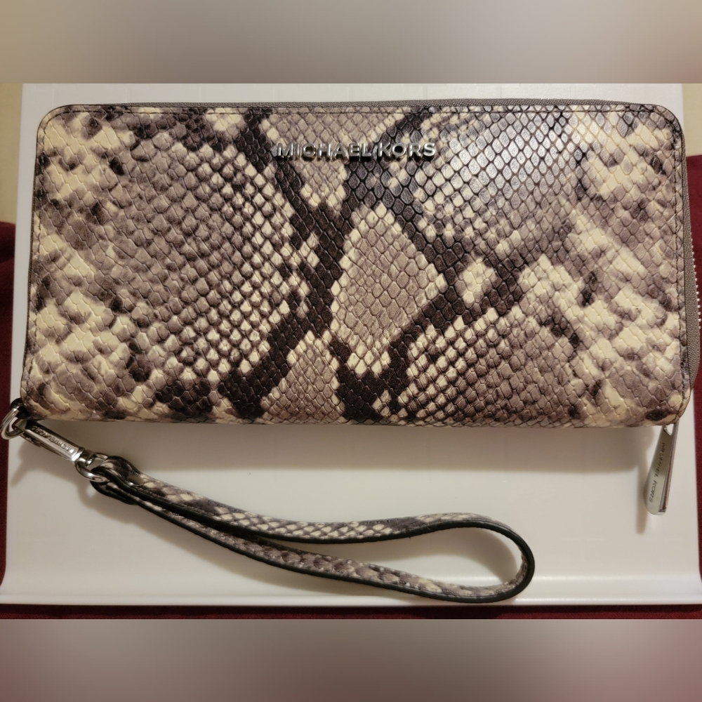 Michael Kors Wallet Wristlet